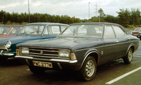 Ford_Cortina_III_2000E_in_England_1973.jpg